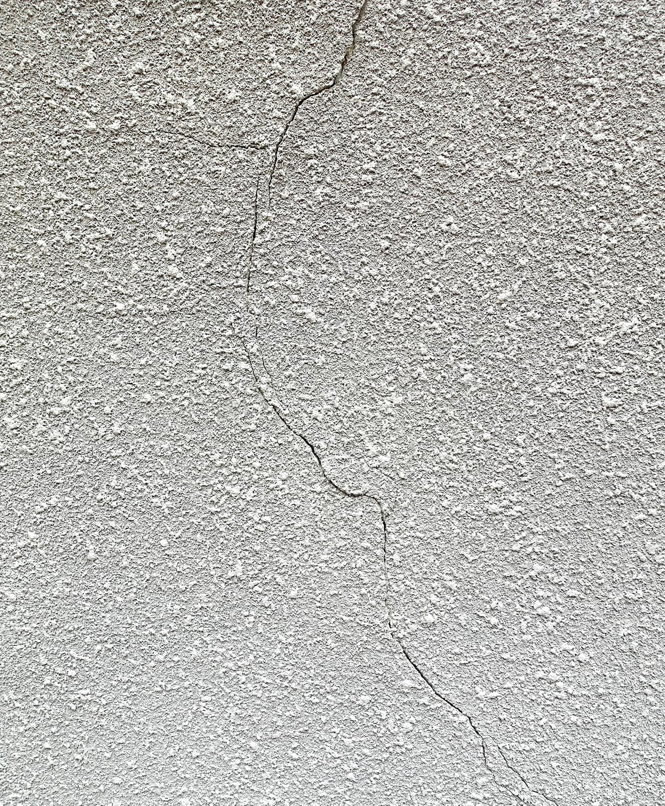 外壁の色あせ・ひび割れ